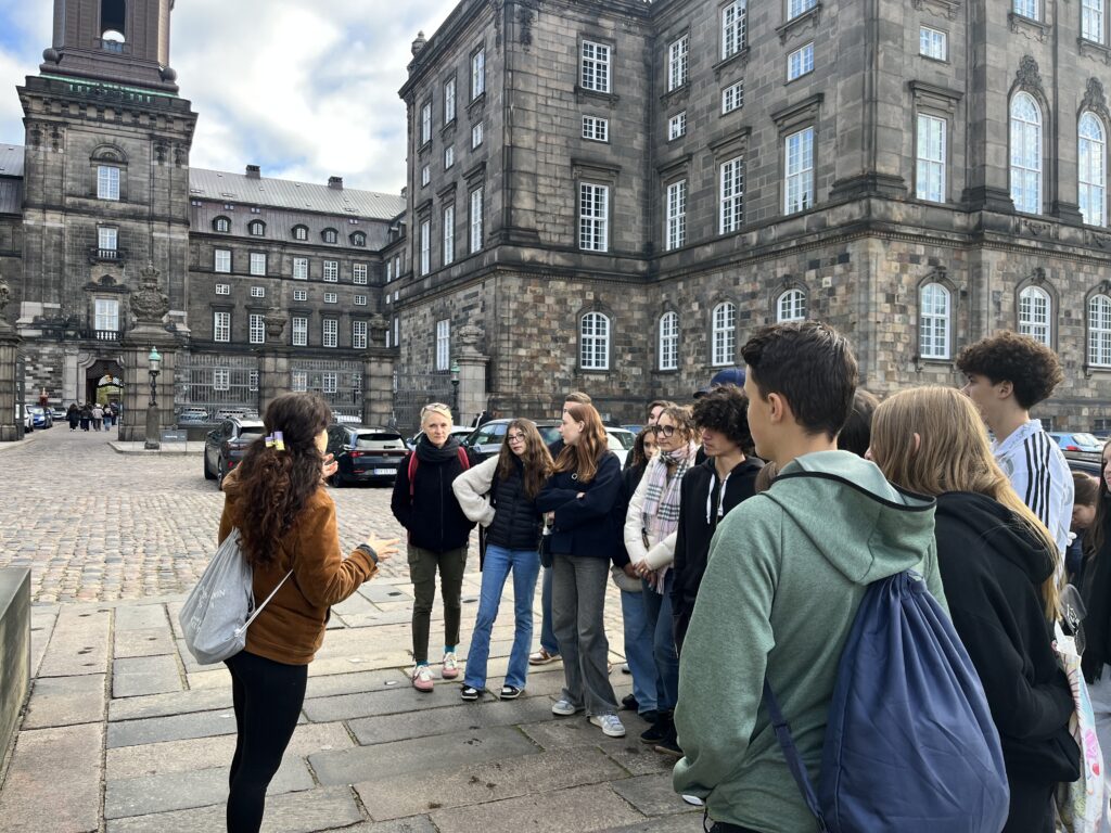 On écoute le guide en anglais